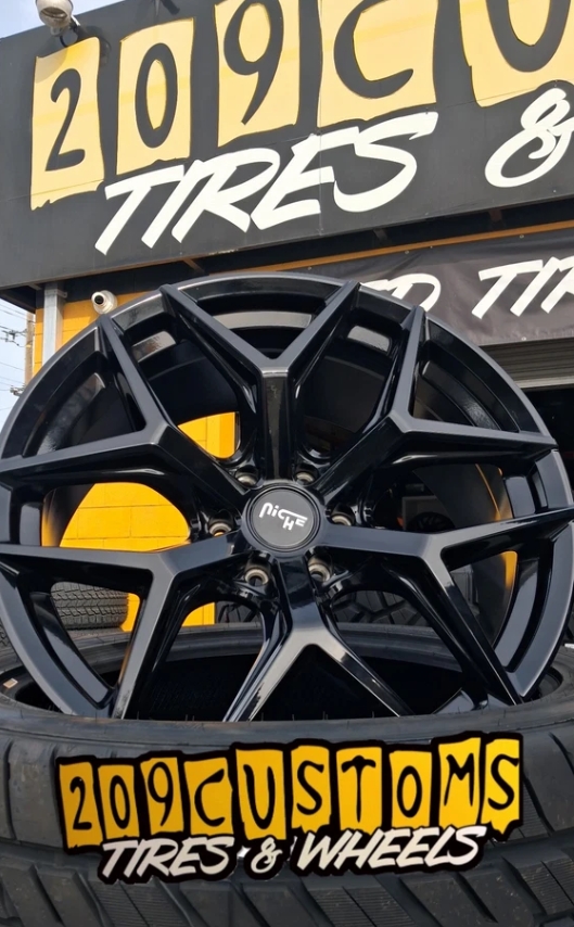 (SET OF 4) 22" NICHE VICE GLOSS BLACK 6X135 22X9.5 +30 FORD F-150 SINGLE CAB 305-40-22