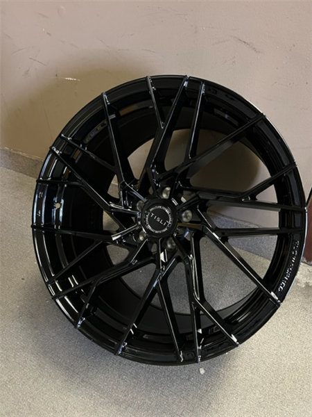APEX 20X10.5 5X114.3 +40MM 73.1 GLOSS BLACK ** FLOW FORM**