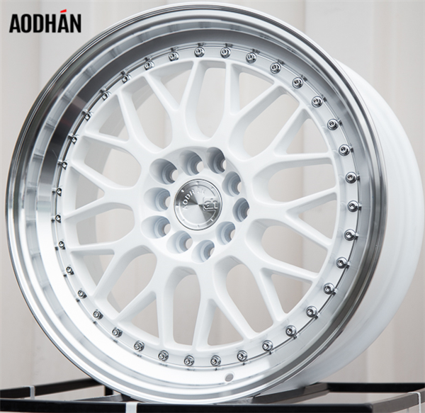 AODHAN-AH02 WHITE/MACHINE LIP 18X8.5 5X4.5 +35 +73.1