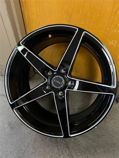 PROWL 18X8.5 5X120 +35MM 73.1 GLOSS BLACK MILLED ** FLOW FORM **