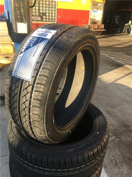 235/55R18 ADVANTA ER-700 100V 420AA 45K BSW