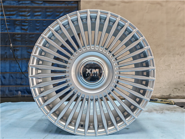 XM STREET XM-636 22X9+15 5X120+5X127 C.B 78.10 SILVER - FLOATING CAP