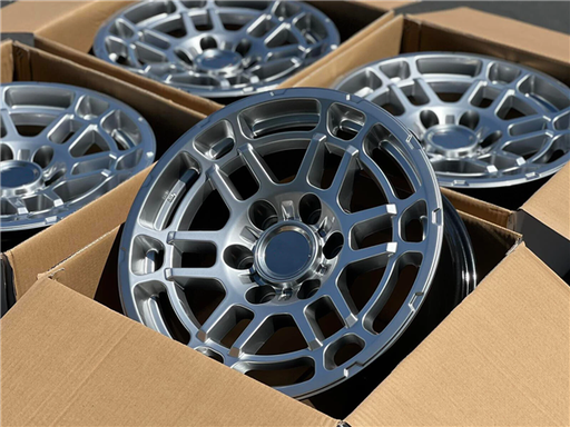 [TR6GM1752+5] TR-6 MATTE GUN METAL 17X8.0 6X5.5 +5 +106.1 *AW*