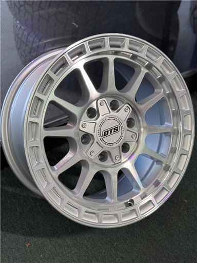 [606MS-7856800] 17X8.5 DTS 606-MS 6X5.5/139.7/6X135 +0MM H.B:106.2 SILVER MACHINE *606MS-7856800*