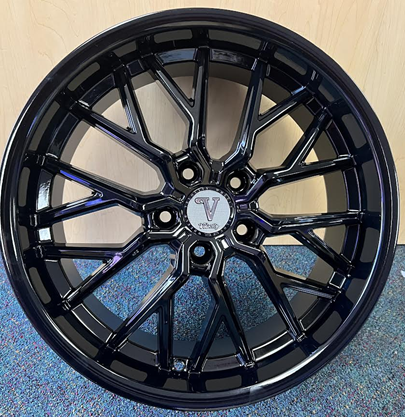 [V321806B] VELOCITY VW32-M 18X8+38 5X114.3 C.B-73.1 B ALL BLACK