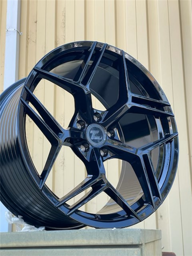 [BLADE2010551143GB] BLADE 20X10.5 5X114.3 +40MM 73.1 GLOSS BLACK ** FLOW FORM**