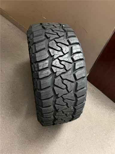 [221023230] LT275/60R20 Grit King Ridge Climber R/T 123/120 Q M+S 10 ply 50,000 miles All Season M+S